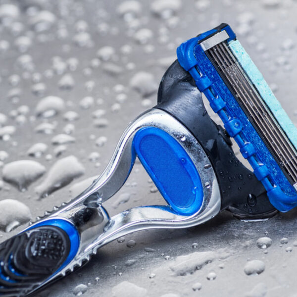 4 premium disposable razors perfect for sensitive skin