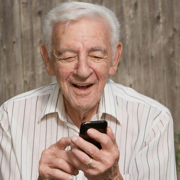 5 popular cell phones for seniors