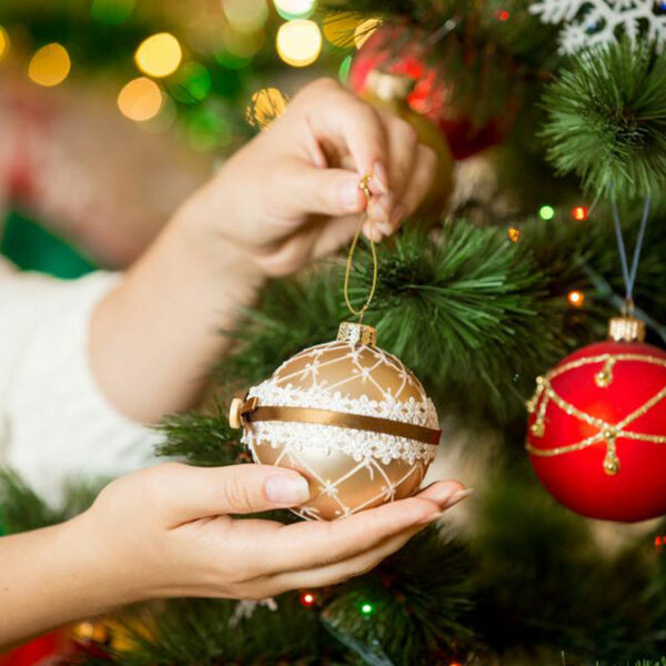 Adorn your home this Christmas with affordable Christmas crafts