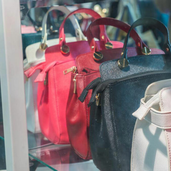 A guide to choosing the right designer coach handbag