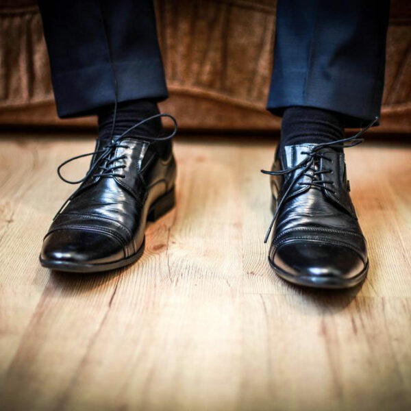 Factors to consider when picking the right restaurant shoes