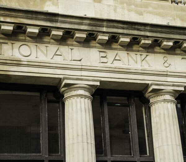 What&#8217;s The Difference Between Banks And Financial Institutions?