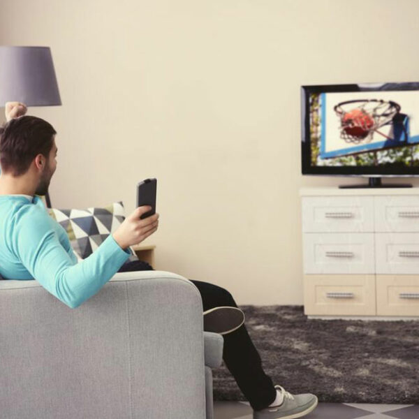 4 smart TVs with built-in DVDs for small spaces