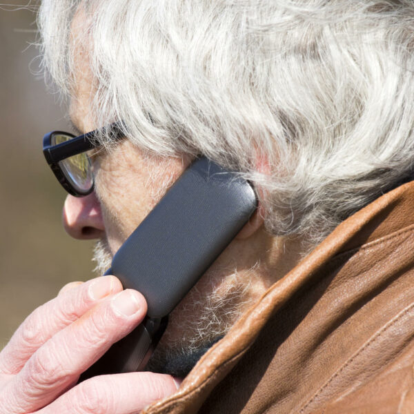 5 Simple Yet Feature-Rich Flip Phones For Seniors