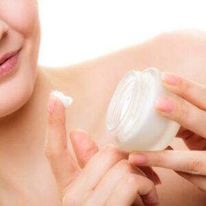 Everything You Need To Know About Using A Face Moisturizer For Dry Skin