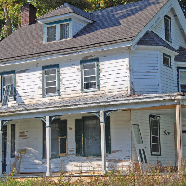 10 Tips to Follow When Buying an Abandoned Property