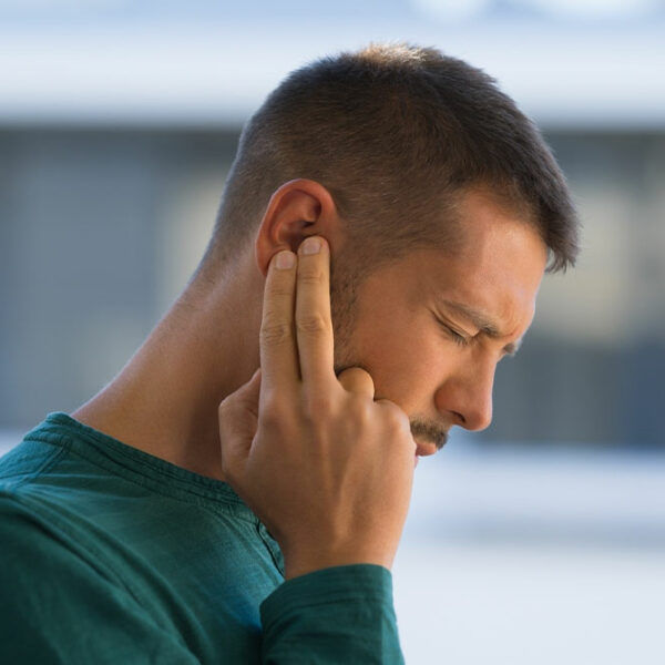 9 Remedies to Relieve Earaches at Home