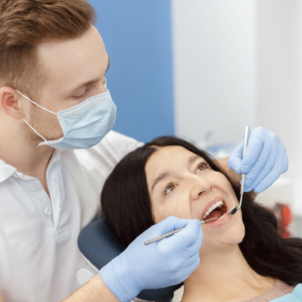 Tips to Find Dentists Nearby for Affordable Dental Implants